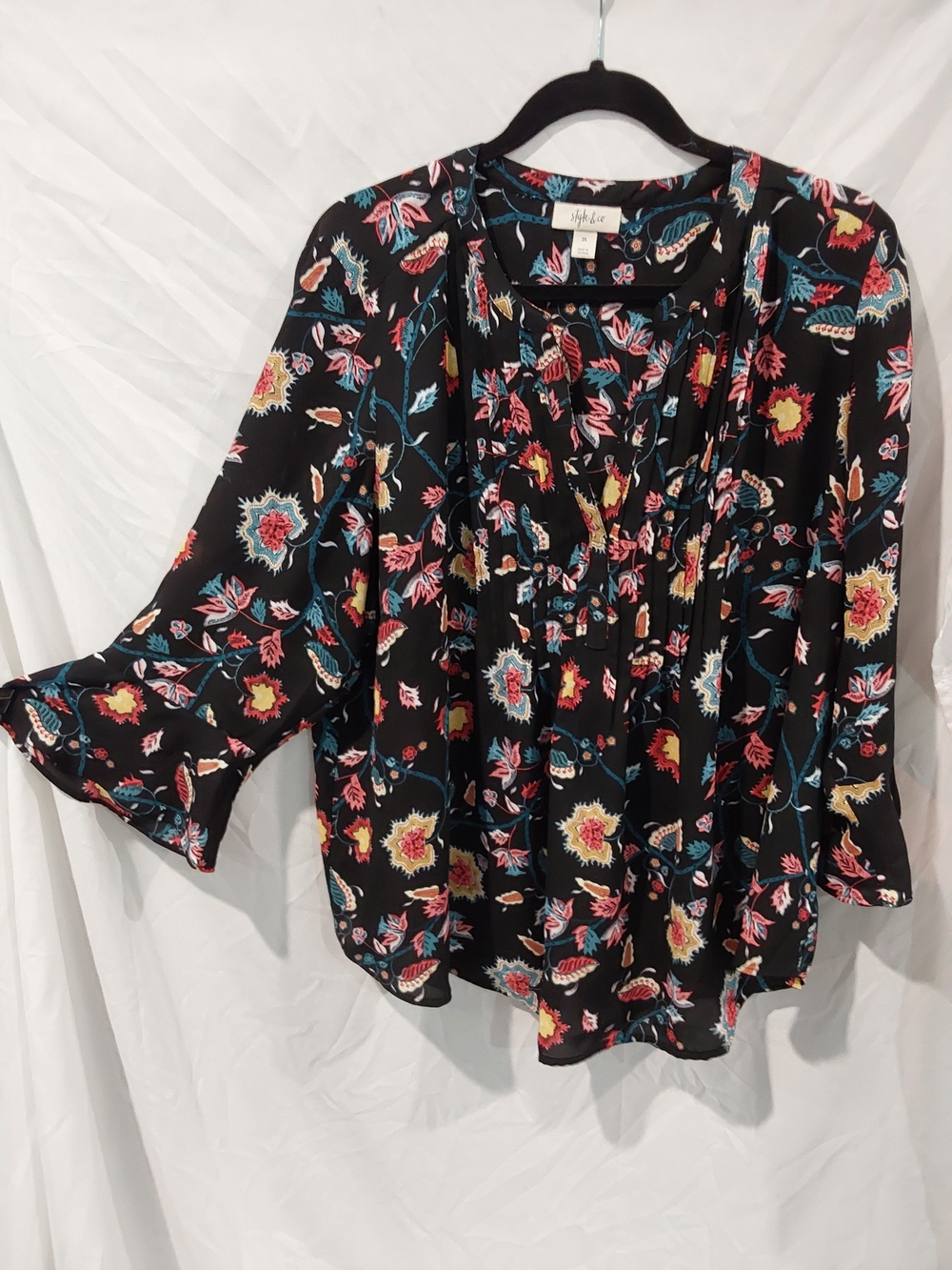 Style & Co. Black Floral V-Neck Tie-Front Blouse